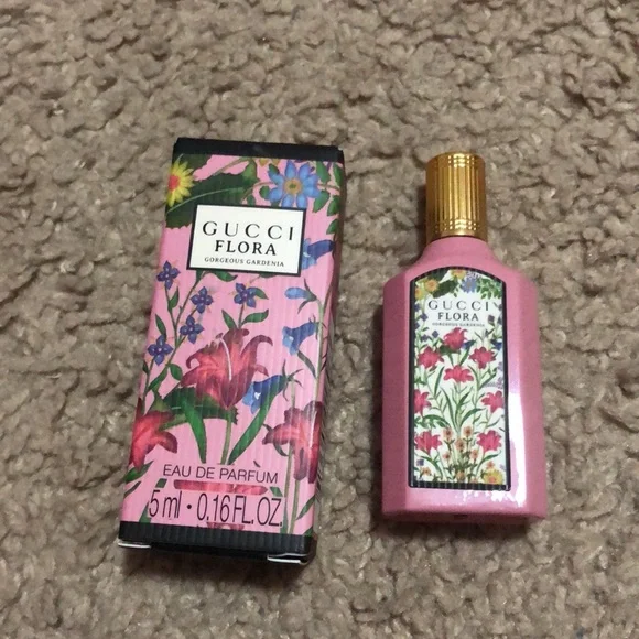 Gucci Flora Satin Pouch & Perfume Gift Set - Picture 9 of 9